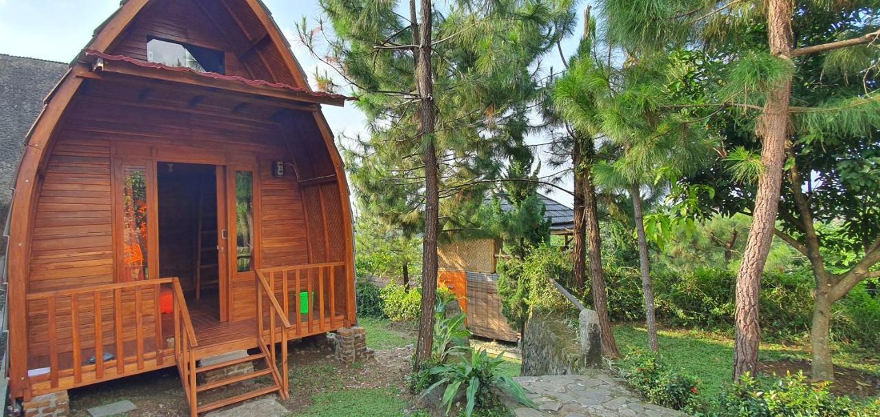 Saung Orange Village * Bogor