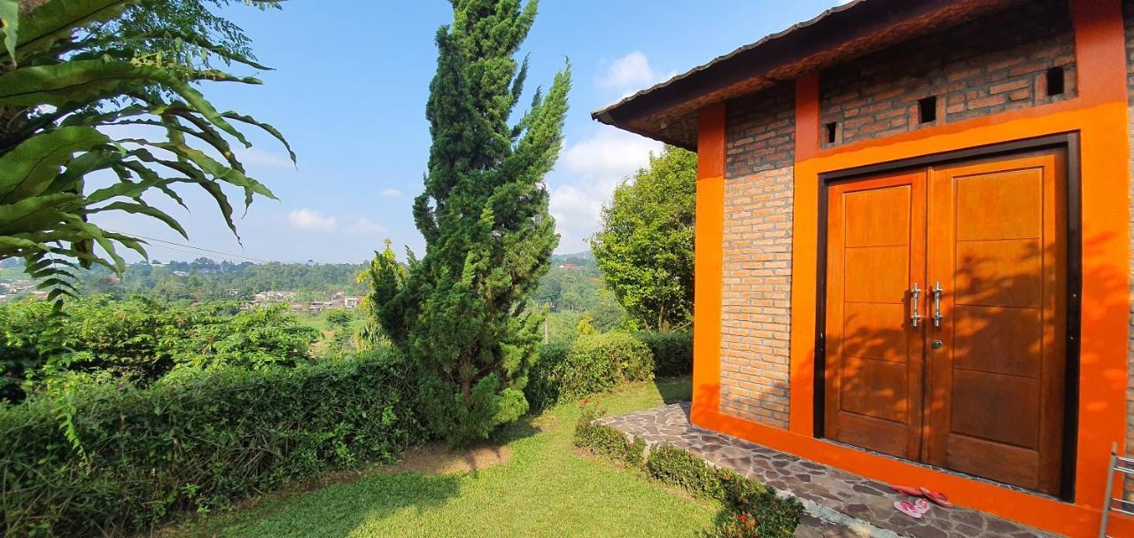Villa Saung Orange Village Bogor