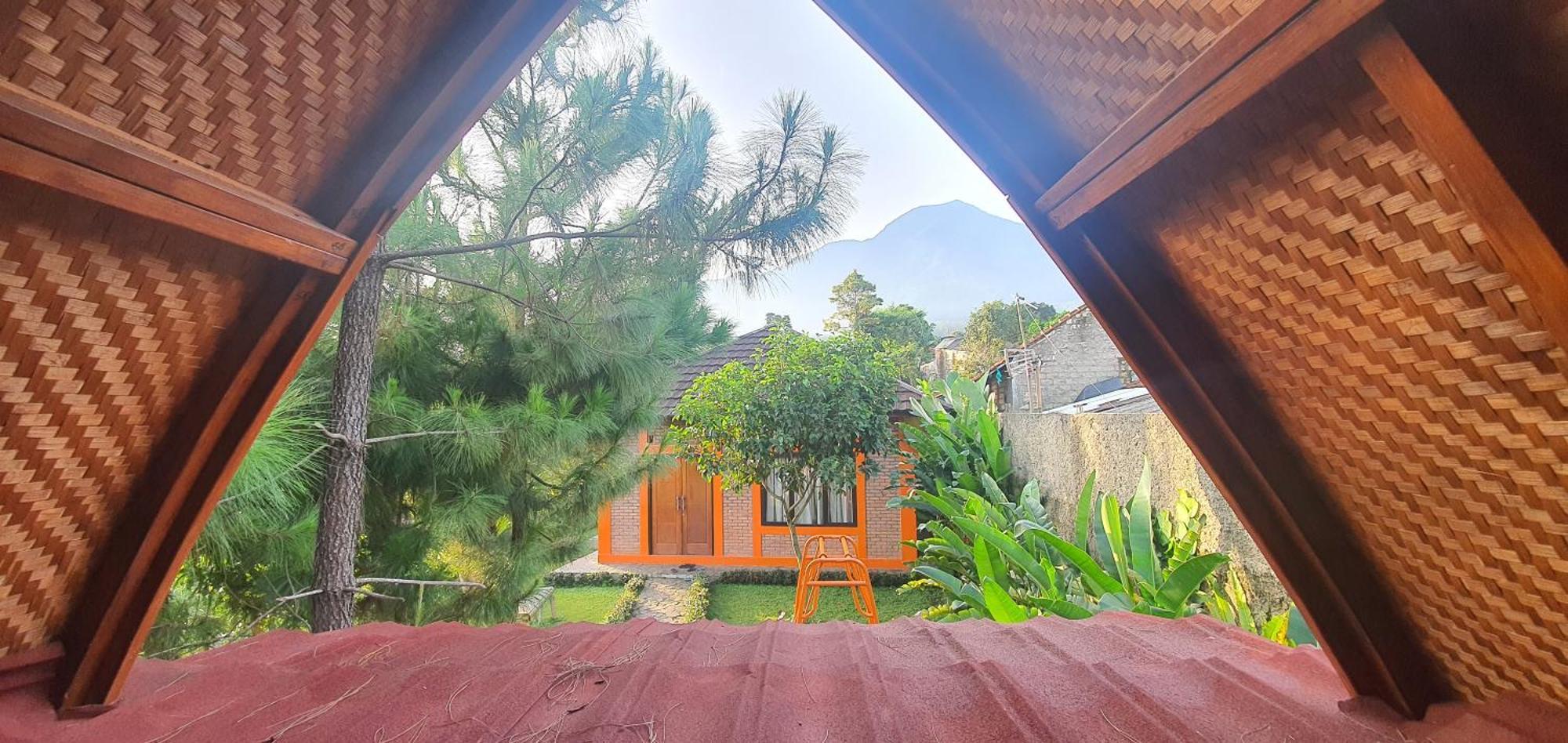 Saung Orange Village Villa Bogor