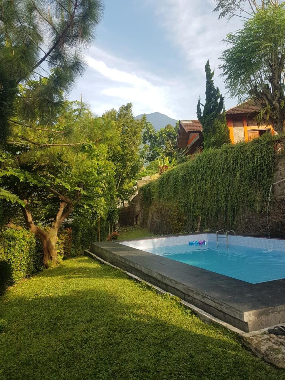 Villa Saung Orange Village Bogor